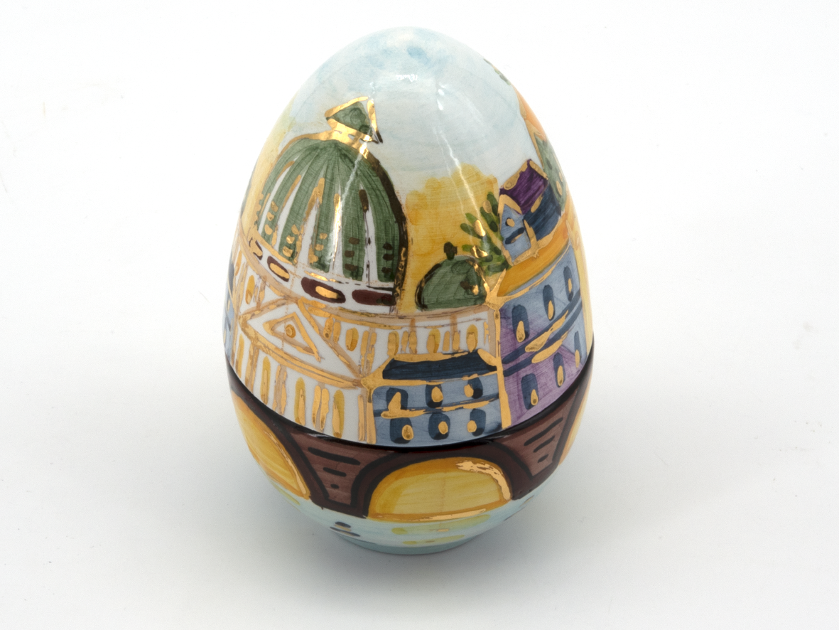 Uovo in ceramica con decorazioni ispirate alla Basilica di San Pietro